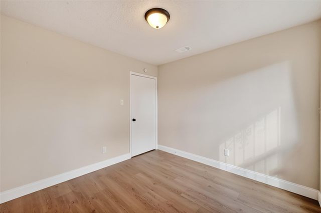 5530 Oak Falls Drive, Houston, TX 77066