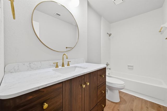 5530 Oak Falls Drive, Houston, TX 77066