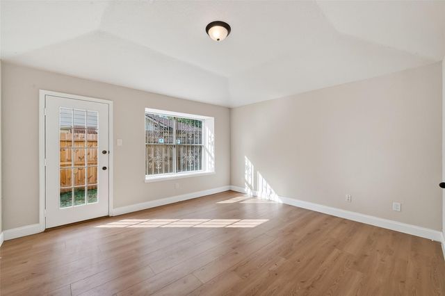 5530 Oak Falls Drive, Houston, TX 77066