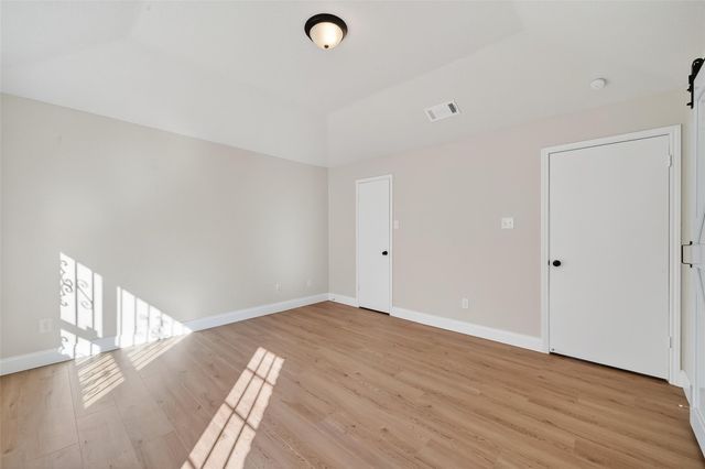 5530 Oak Falls Drive, Houston, TX 77066