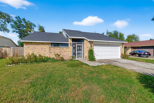 5530 Oak Falls Drive, Houston, TX 77066