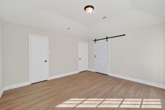 5530 Oak Falls Drive, Houston, TX 77066