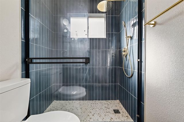 5530 Oak Falls Drive, Houston, TX 77066