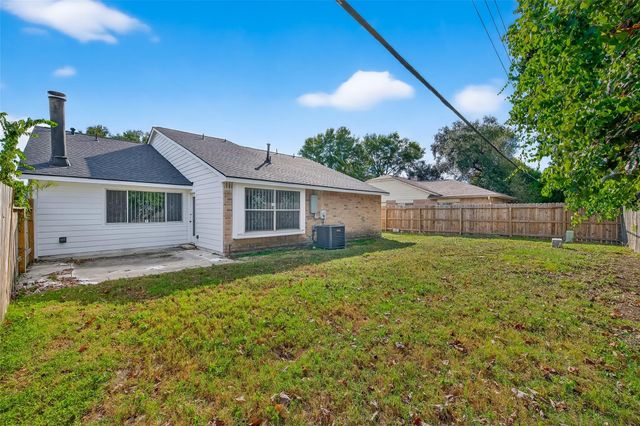 5530 Oak Falls Drive, Houston, TX 77066