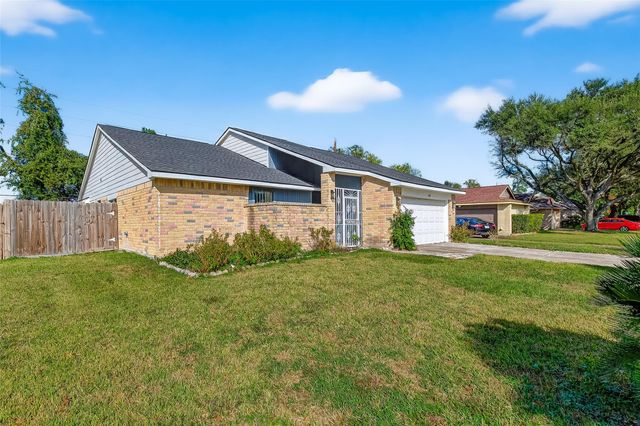 5530 Oak Falls Drive, Houston, TX 77066