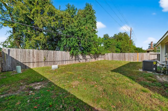 5530 Oak Falls Drive, Houston, TX 77066