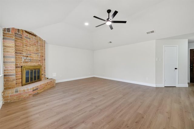 5530 Oak Falls Drive, Houston, TX 77066