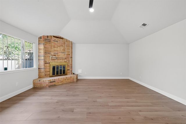 5530 Oak Falls Drive, Houston, TX 77066