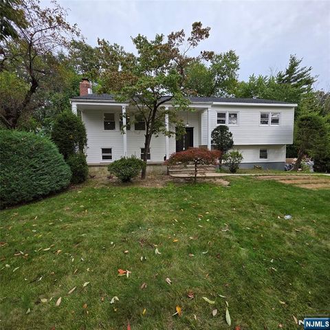 482 Tulane Court, Paramus, NJ 07652
