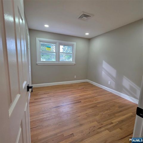 482 Tulane Court, Paramus, NJ 07652