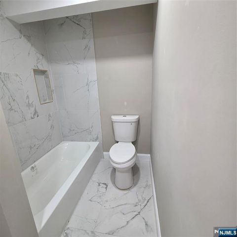 482 Tulane Court, Paramus, NJ 07652