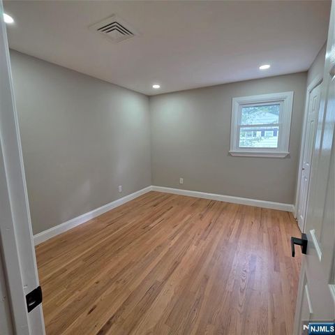 482 Tulane Court, Paramus, NJ 07652