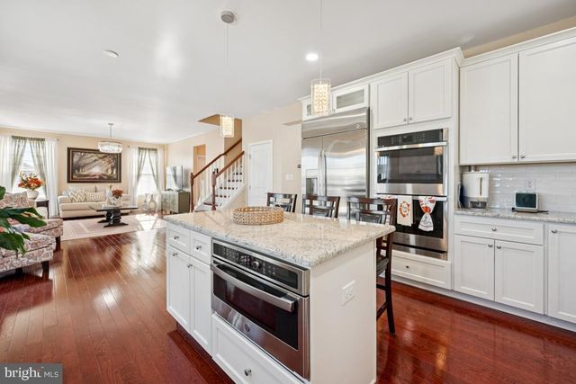 30 CHAMPLAIN ST, Sicklerville, NJ 08081