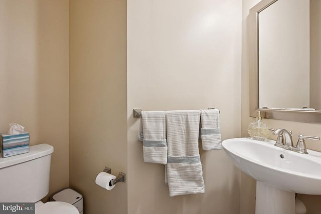 30 CHAMPLAIN ST, Sicklerville, NJ 08081