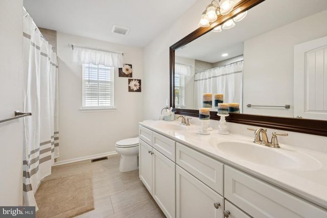 30 CHAMPLAIN ST, Sicklerville, NJ 08081