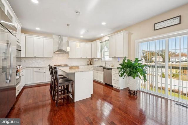 30 CHAMPLAIN ST, Sicklerville, NJ 08081