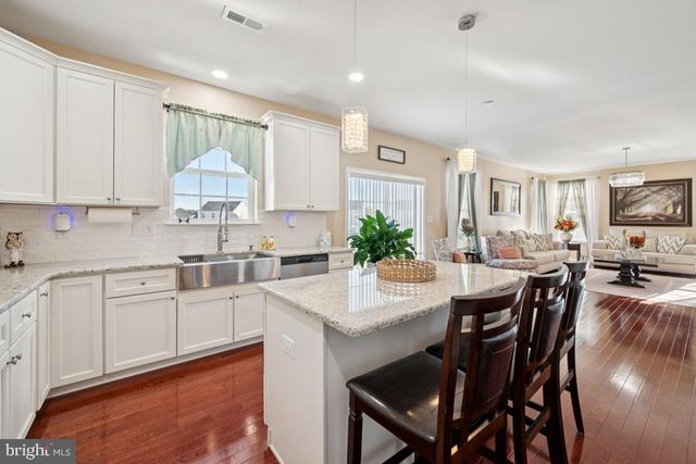 30 CHAMPLAIN ST, Sicklerville, NJ 08081