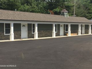 715 Union Avenue 10, Brielle, NJ 08730