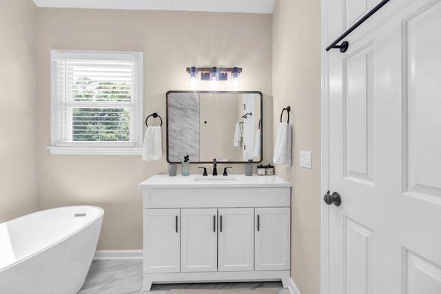 124 Jefferson Dr, Hendersonville, TN 37075