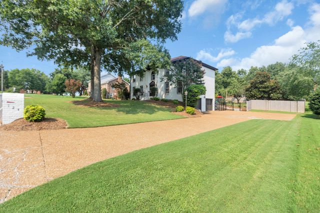 124 Jefferson Dr, Hendersonville, TN 37075
