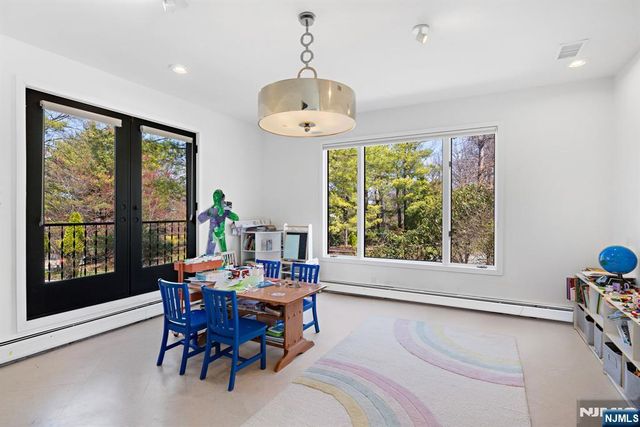 1 Hemlock Drive, Cresskill, NJ 07626