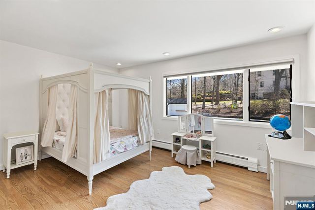 1 Hemlock Drive, Cresskill, NJ 07626