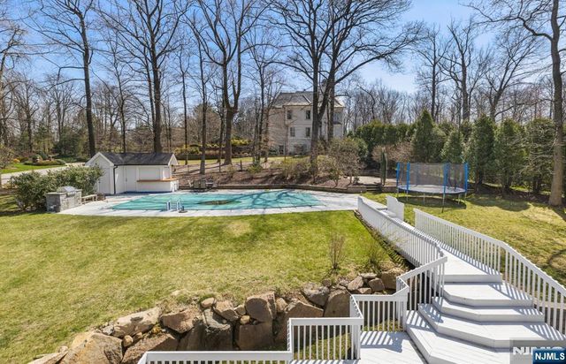 1 Hemlock Drive, Cresskill, NJ 07626