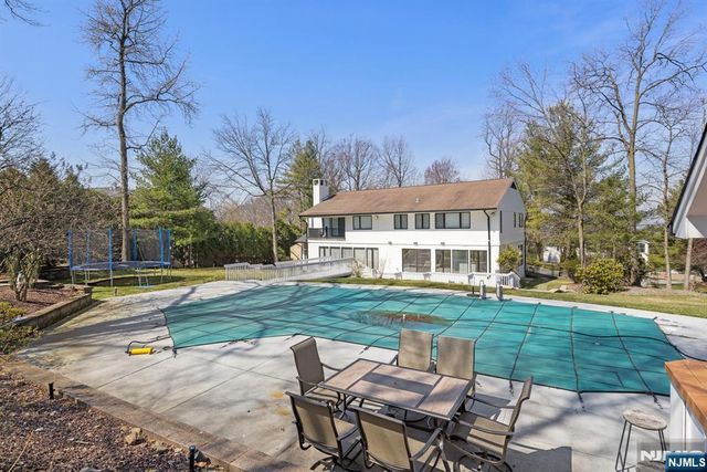 1 Hemlock Drive, Cresskill, NJ 07626