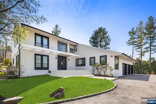 1 Hemlock Drive, Cresskill, NJ 07626