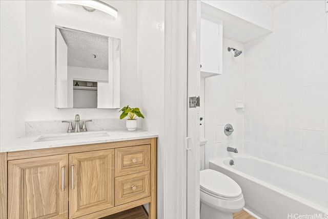 1226 Alexander Street 505, Honolulu, HI 96826