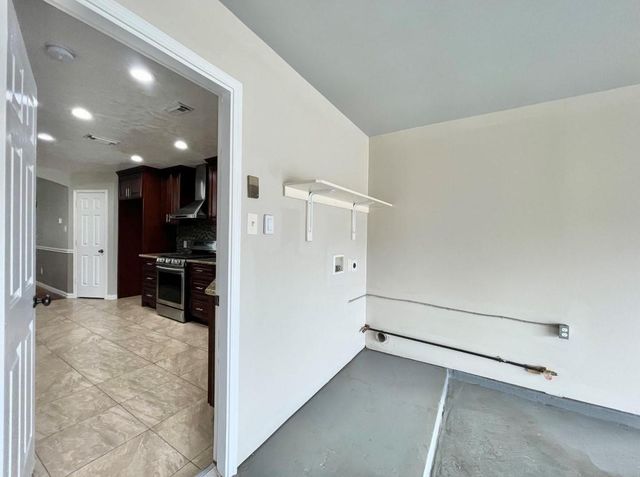 8227 Prairie Wind Lane Lane, Houston, TX 77040
