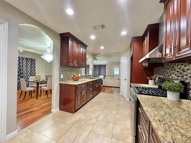 8227 Prairie Wind Lane Lane, Houston, TX 77040