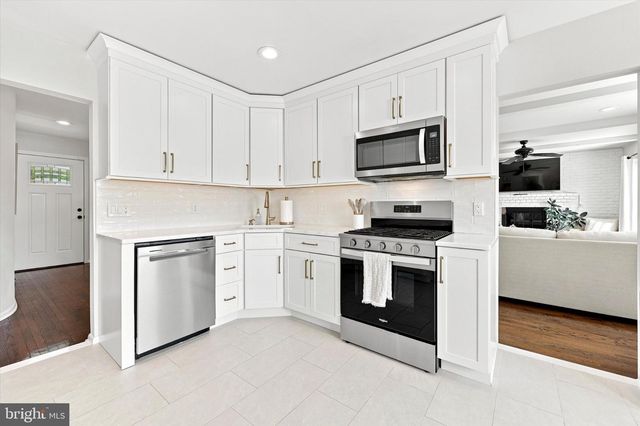 436 VALLEY RUN DR, Cherry Hill, NJ 08002