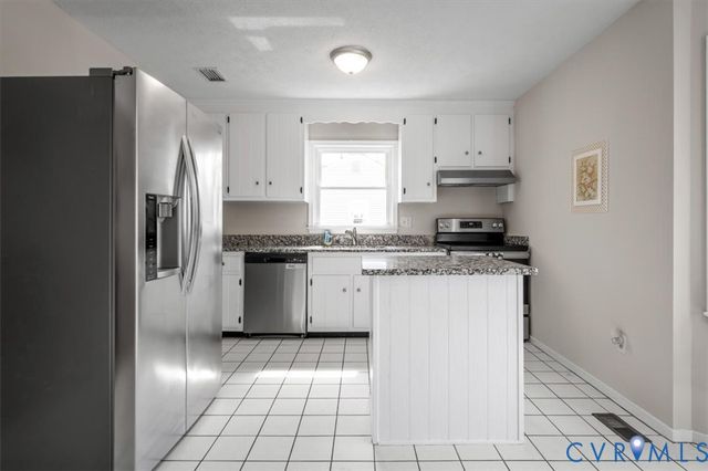 6924 Velvet Antler Dr, Midlothian, VA 23112