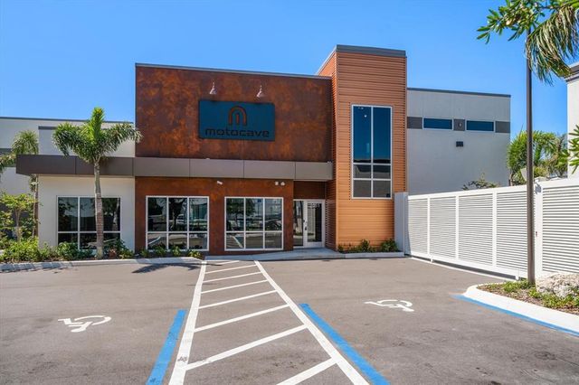 2051 GANDY BOULEVARD N 304, St Petersburg, FL 33702