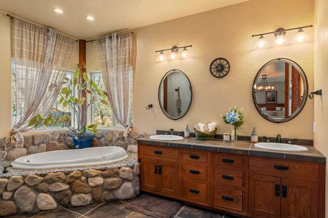 448 Ferry Road, Grants Pass, OR 97526