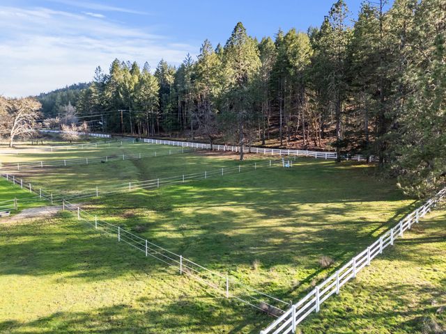 448 Ferry Road, Grants Pass, OR 97526