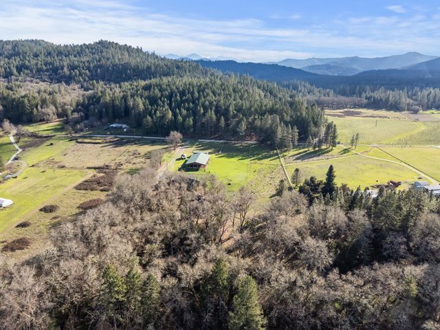 448 Ferry Road, Grants Pass, OR 97526