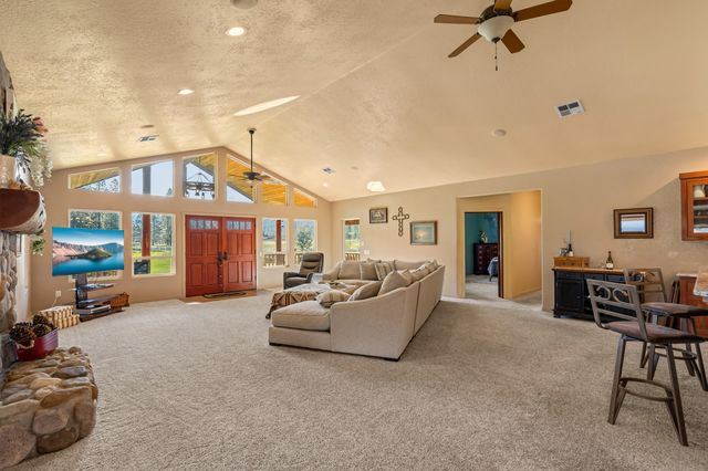 448 Ferry Road, Grants Pass, OR 97526