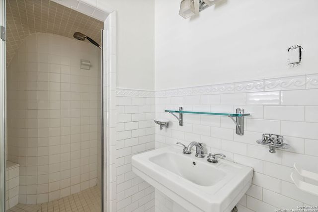 211 College, San Antonio, TX 78209