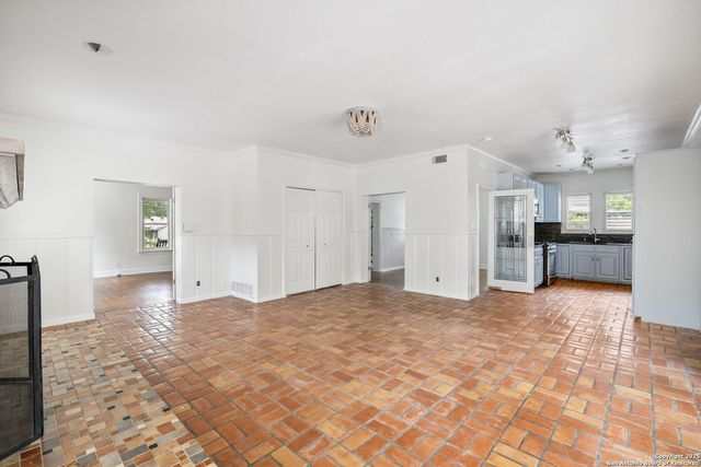 211 College, San Antonio, TX 78209