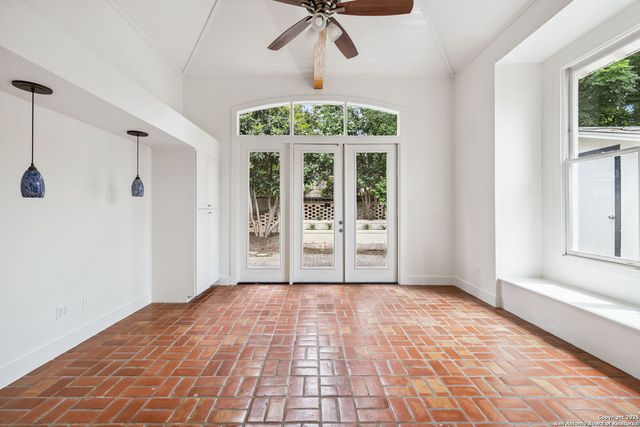 211 College, San Antonio, TX 78209