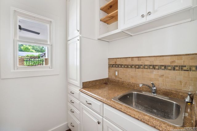 211 College, San Antonio, TX 78209