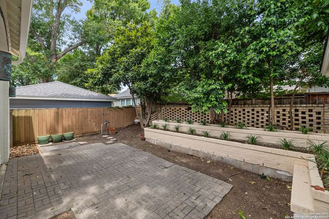 211 College, San Antonio, TX 78209