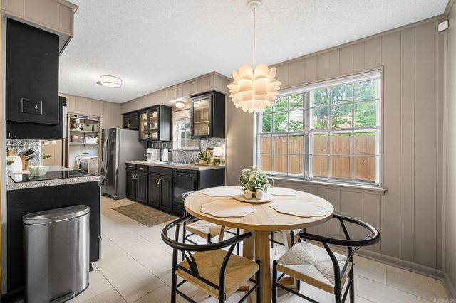 44 Warwick Road, Little Rock, AR 72205
