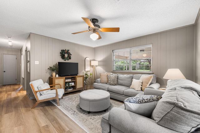 44 Warwick Road, Little Rock, AR 72205