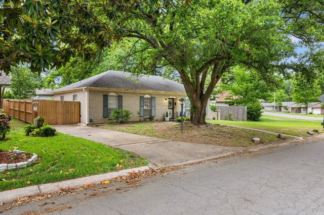 44 Warwick Road, Little Rock, AR 72205