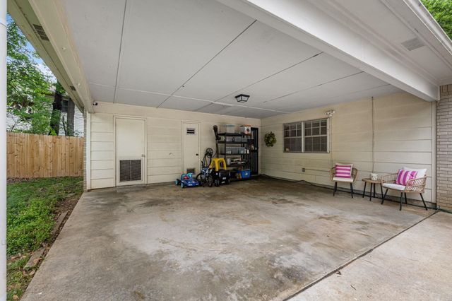 44 Warwick Road, Little Rock, AR 72205