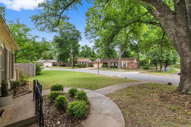 44 Warwick Road, Little Rock, AR 72205