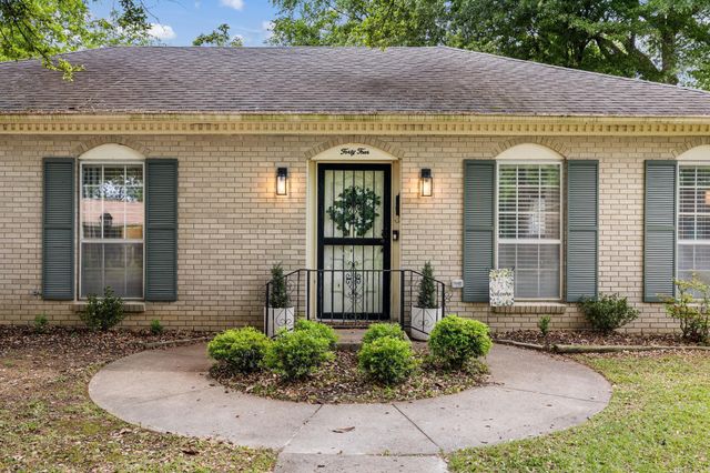 44 Warwick Road, Little Rock, AR 72205